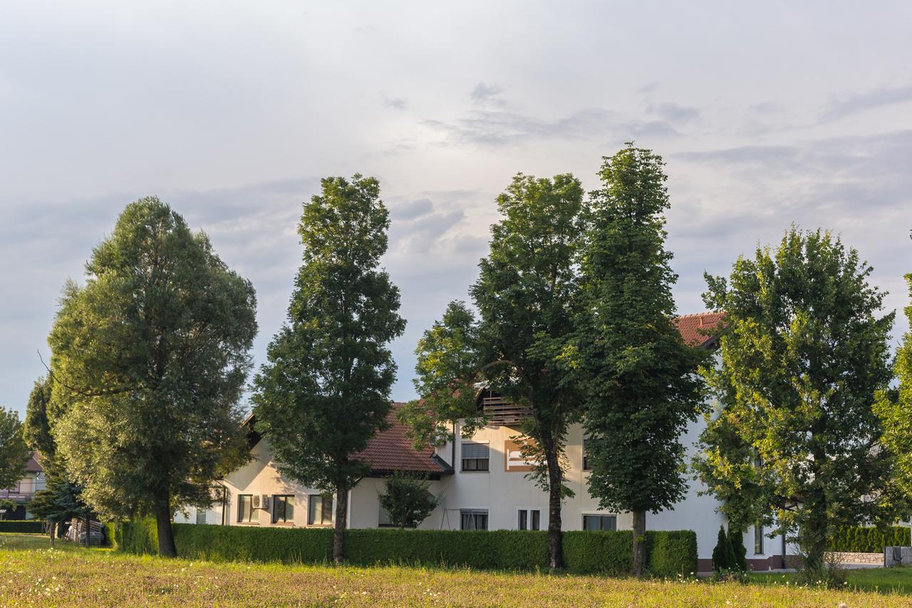 Hop House Garni Hotel Postojna Exterior photo